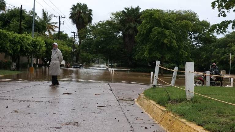 Trabajadores del sector turístico, afectados por los remanentes de la tormenta tropical ‘Nora’ este lunes