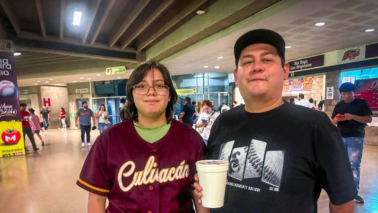 Disfruta la afición guinda de la Serie Catrinas en la casa de Tomateros