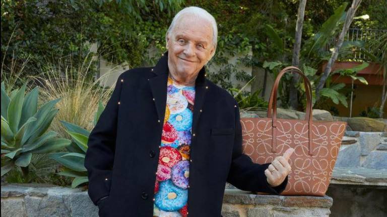 Anthony Hopkins comparte un emotivo mensaje celebrando 47 años de estar sobrio.