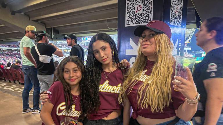 Disfruta la afición guinda de la Serie Catrinas en la casa de Tomateros