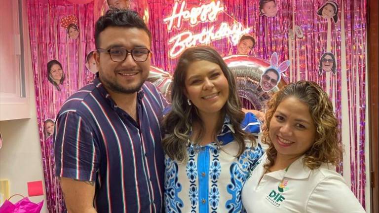 Celebran amigos y familiares los 40 años de Miriam Ureta