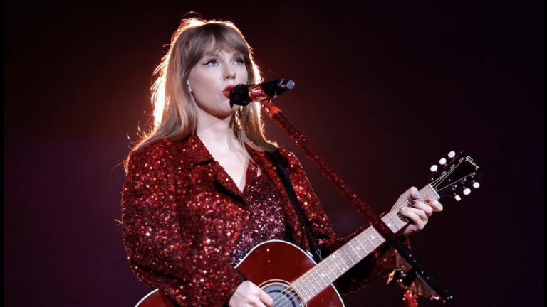 Taylor Swift regresa a los escenarios con su The Eras Tour.