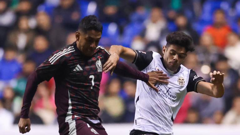 Selección Mexicana deja escapar el triunfo ante el Valencia y es abucheada en Puebla