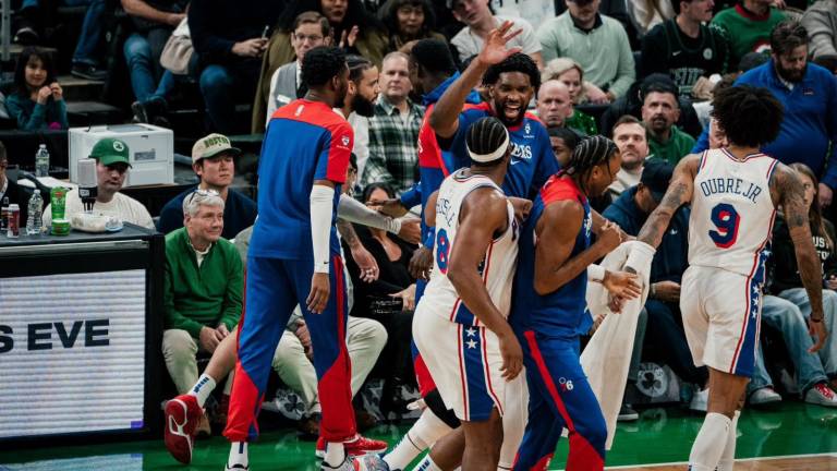 Tyrese Maxey cifra doble-doble para la victoria de 76ers