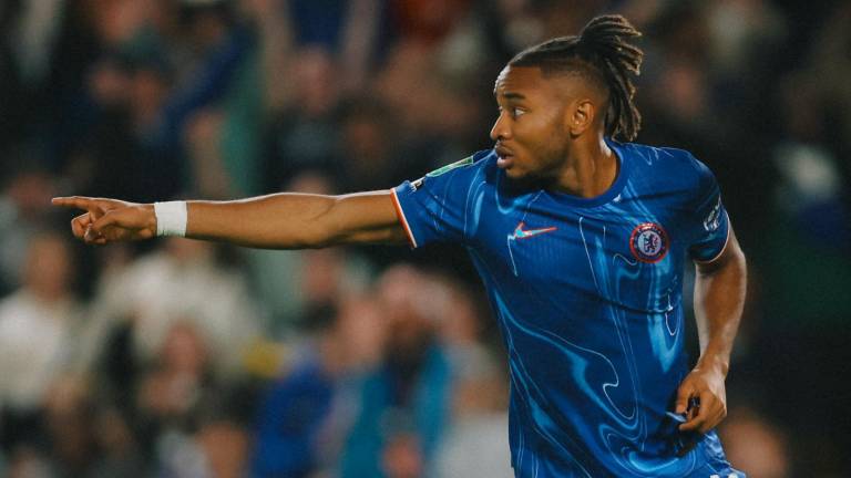 Christopher Nkunku anotó tres goles para llevar al Chelsea a la victoria en la Copa de la Liga.