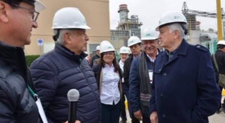 El Presidente Andrés Manuel López Obrador y el director de la CFE, Manuel Bartlett Díaz.