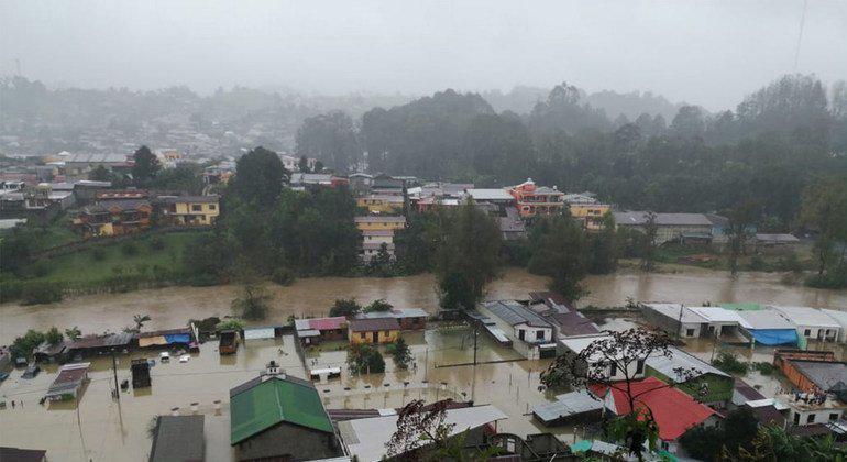 $!Daños causados por los huracanes Eta e Iota en la ciudad guatemalteca de San Pedro Carcha.