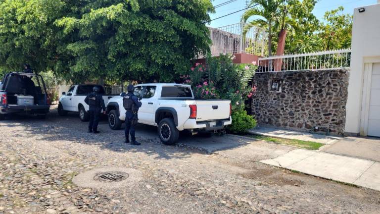 Camioneta asegurada en la colonia Las Quintas, en Culiacán, que tenía reporte de robo en Estados Unidos.
