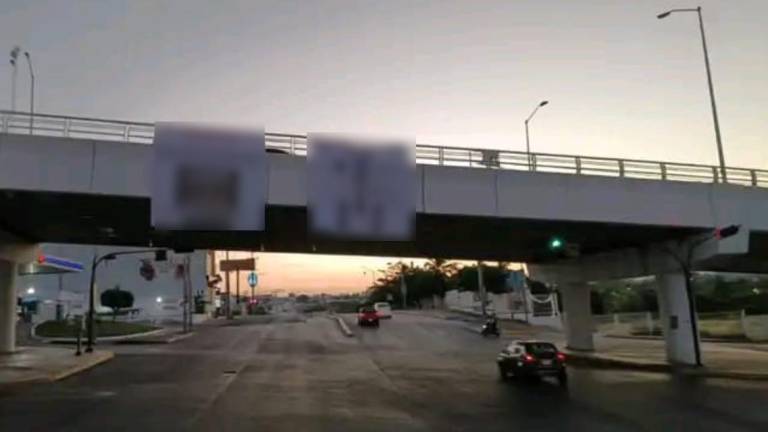 Sobre puentes vehiculares fueron colocadas mantas.