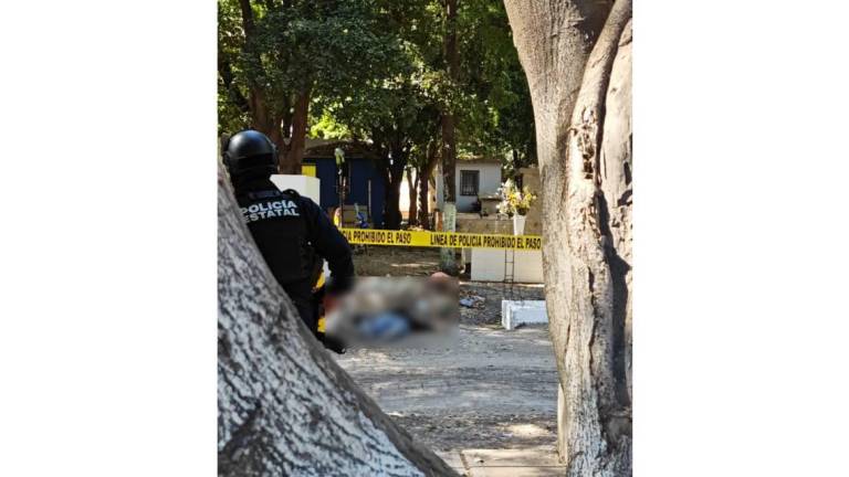 Asesinan a hombre entre las tumbas del panteón de la 21 de Marzo en Culiacán