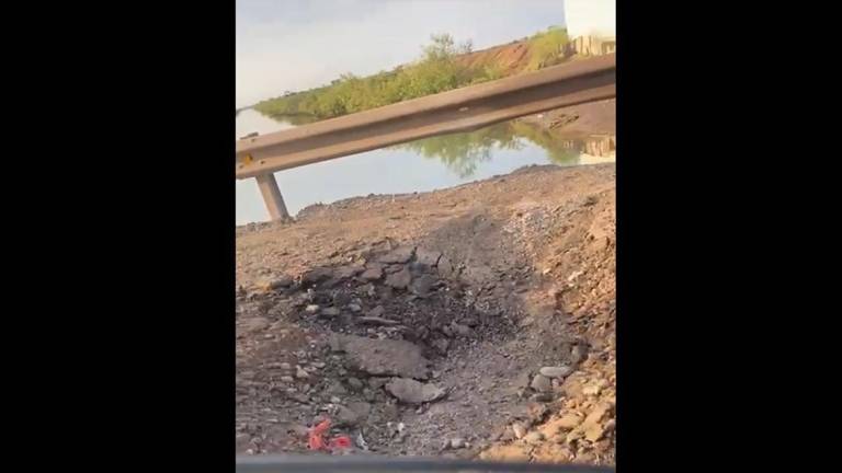 Un cráter dejó la explosión de una granada que dejó sin vida a un vendedor de mariscos.