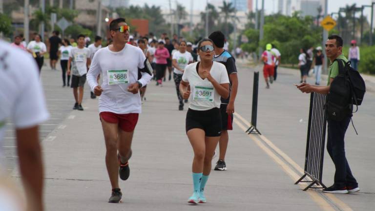 Aranza Silva y Pedro Castillo ganan en Mazatlán la Carrera Cobaes Píntate de Verde