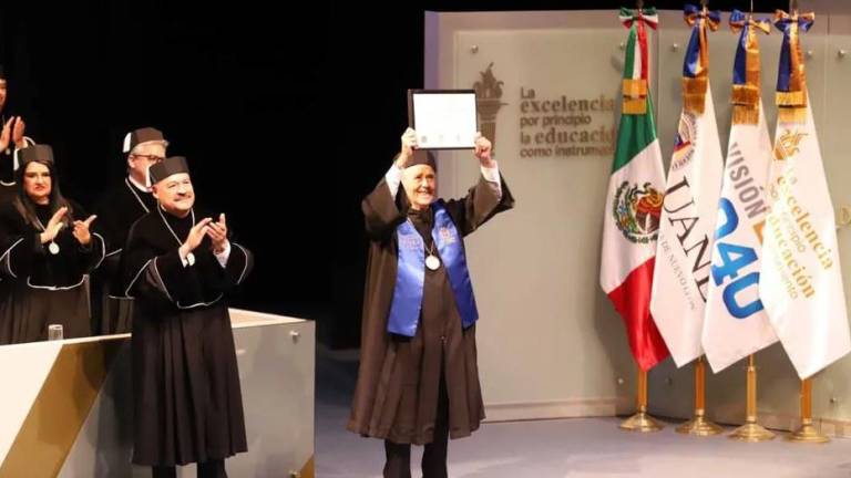 Recibe Juan Manuel Serrat Doctor Honoris Causa en Monterrey