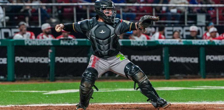 $!‘Pony’ Quiroz llega a Tomateros de Culiacán a cambio de Alexis Wilson