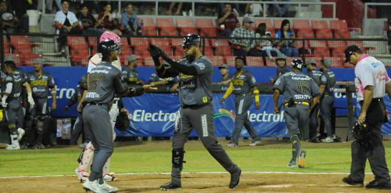 Jesse Castillo superó a Noé Muñoz en carreras impulsadas de todos los tiempos.