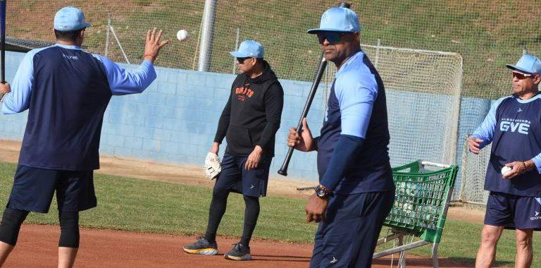 Defensa y fundamentos no entran en slump: Jolbert Cabrera