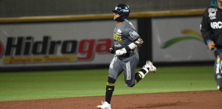 Pitcheo y bateo oportunos llevan a Algodoneros a emparejar la serie