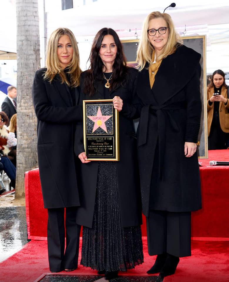 $!Recibe Courteney Cox su estrella en el Paseo de la Fama