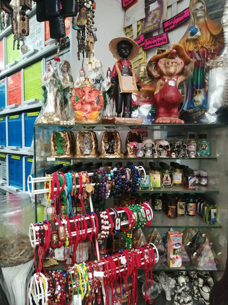 $!Figuras de la Santa Muerte y artículos para atraer el amor, lo más vendido en tiendas esotéricas de Culiacán