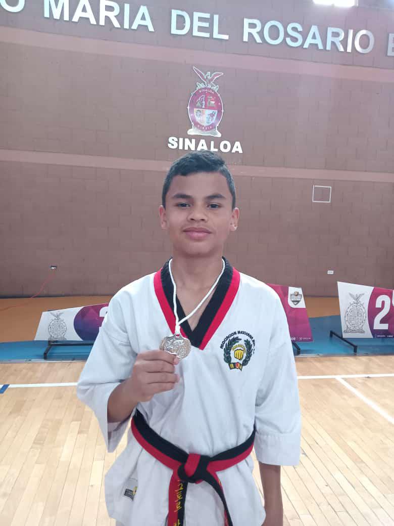 $!Taekwondoínes de Escuinapa logran medallas a nivel estatal y regional