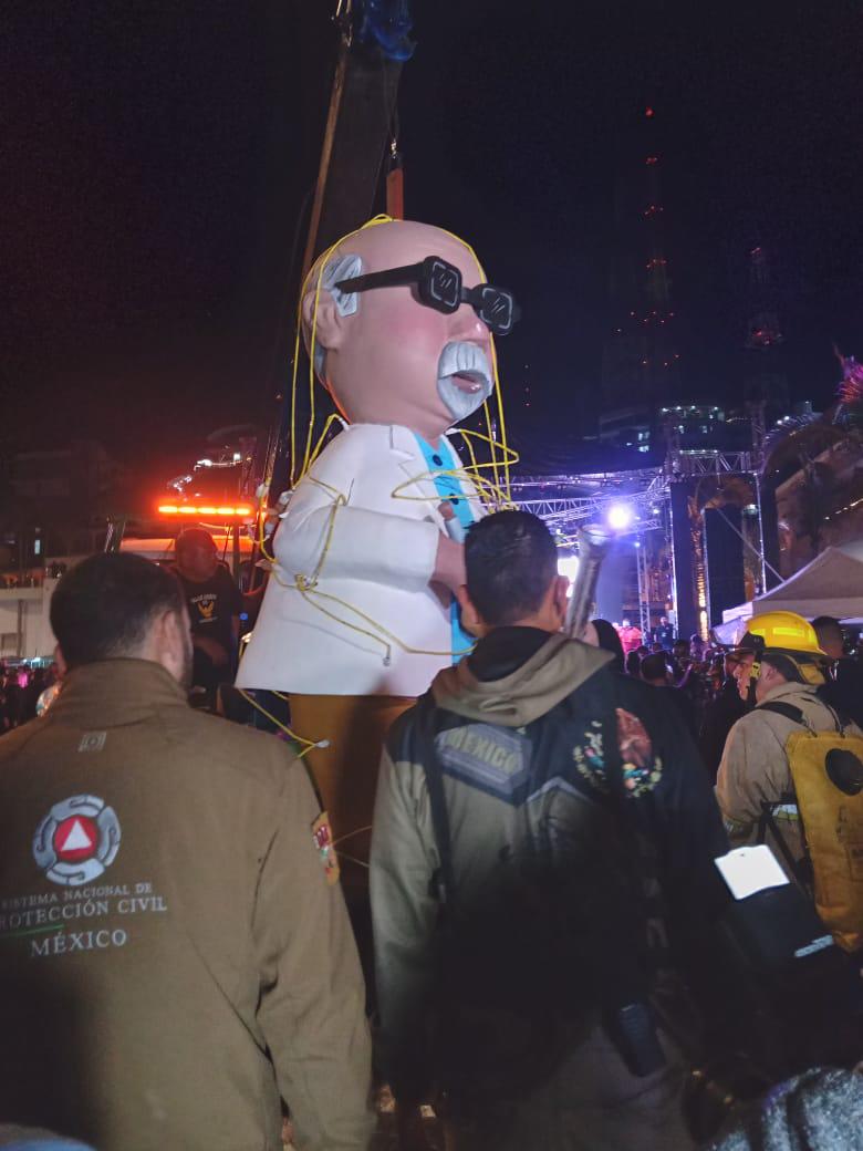 $!Piden de nuevo a ‘El Químico’ en la Quema de Mal Humor en el Carnaval de Mazatlán