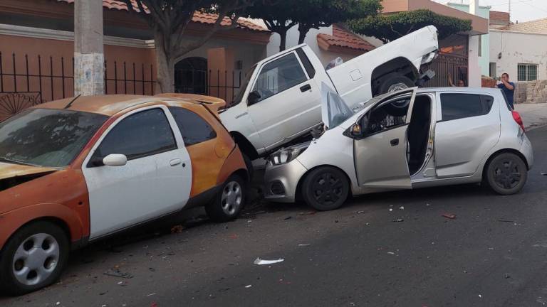 Una mujer que viajaba como pasajera en un vehículo tipo Uber resultó herida.