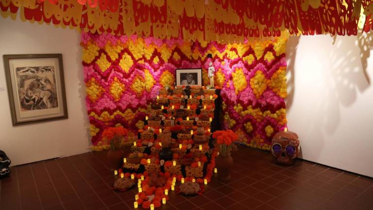 El Museo de Arte de Sinaloa dedicó al pintor oaxaqueño Francisco Toledo su altar de muertos.