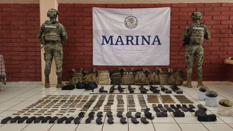 Armas y municiones aseguradas en Villa Juárez, en Navolato.