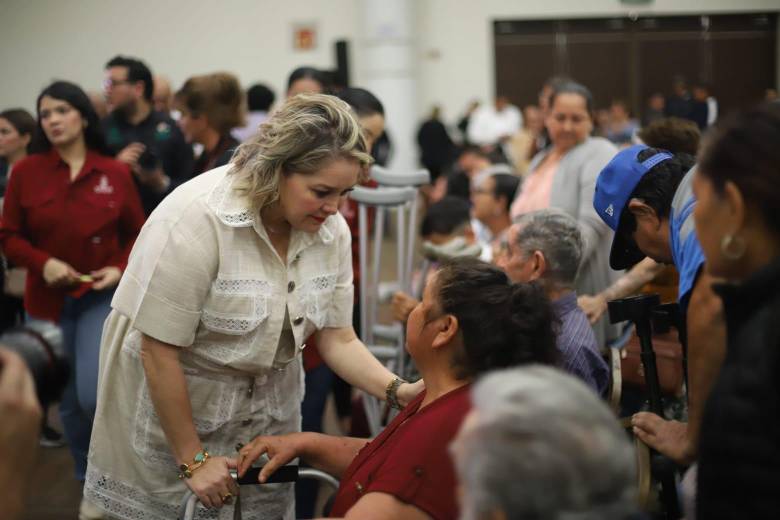 Entrega Beneficencia Pública Nacional 19 Ambulancias Y Equipo A Sinaloa