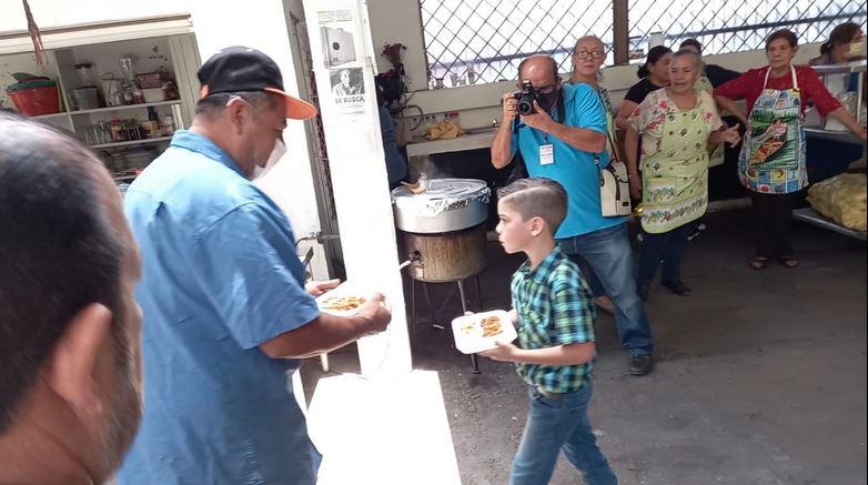 $!Joel celebra sus 9 años en comedor comunitario de Culiacán donde da apoyo