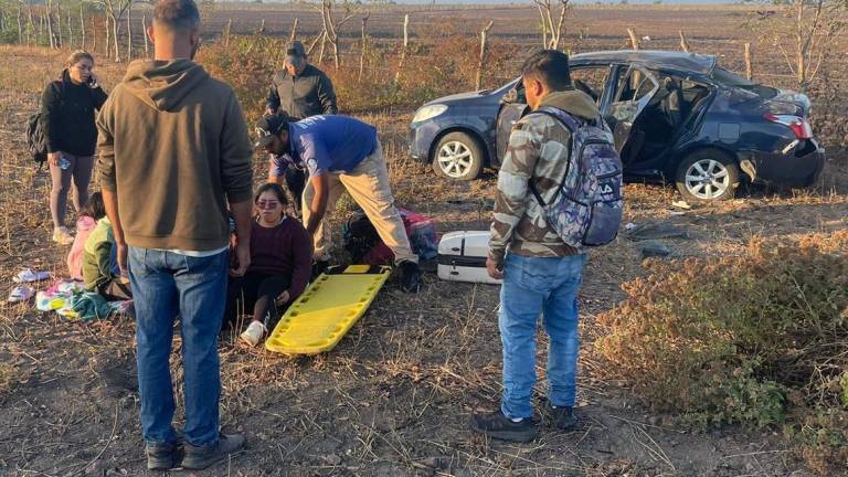 Volcadura deja cinco lesionados en la Tepic-Mazatlán