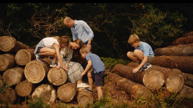 Kate Middleton y el Príncipe William con sus hijos.