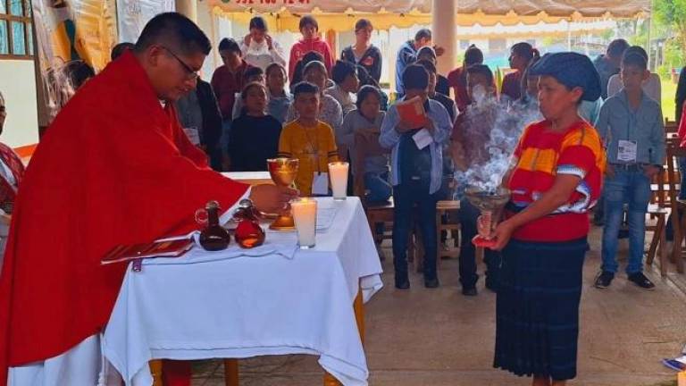 Uno de los puntos aprobado es que las mujeres podrán ejercer el ministerio de incensadoras durante la Misa.