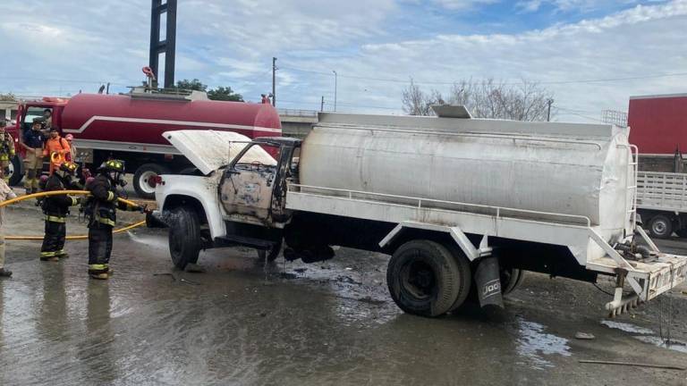 El incendio solo dejó pérdidas materiales en la unidad y no se reportaron personas lesionadas.