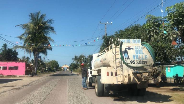 El problema de falta de agua potable en Escuinapa sigue afectando a la población.