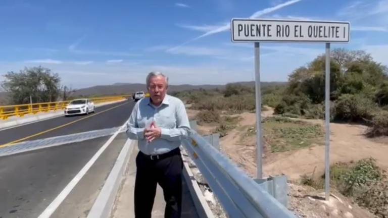 Desde el puente El Quelite, el Gobernador Rubén Rocha Moya le pidió al Presidente Andrés Manuel López Obrador que venga a inaugurar la obra ya reabierta a la circulación.