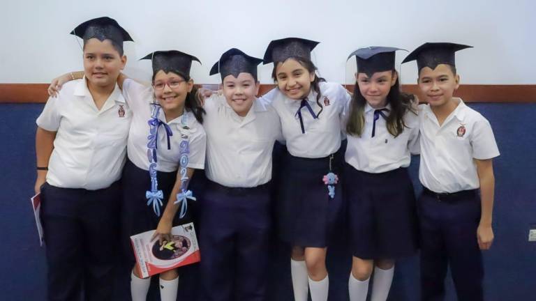 Con divertida piscinada celebra Gael Gaxiola Valdez su graduación