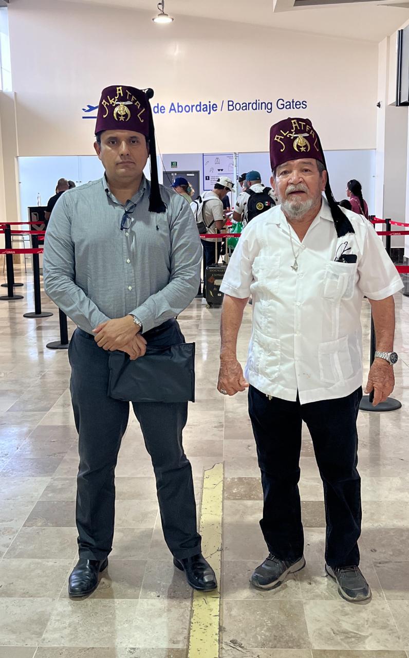 $!Néstor Lenin González y José Alfonso Brito, miembros Nobles del Club Shriner de Mazatlán.