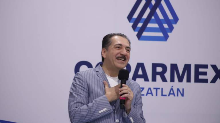 El periodista Jorge Zarza ofreció una conferencia en el desayuno empresarial que organiza la Coparmex en Mazatlán.