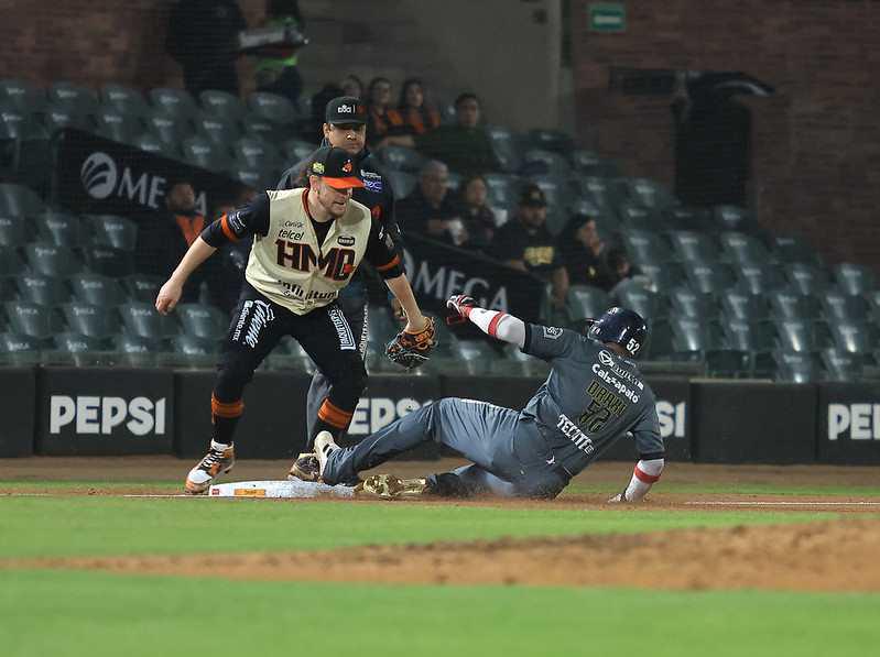 $!Naranjeros viene de atrás y deja en el terreno a Algodoneros