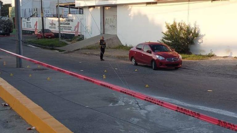 Atacan a balazos a ocupantes de un auto en Mazatlán