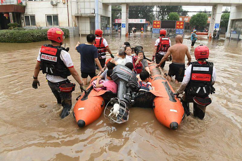 $!Tifones causan muerte y destrucción en China