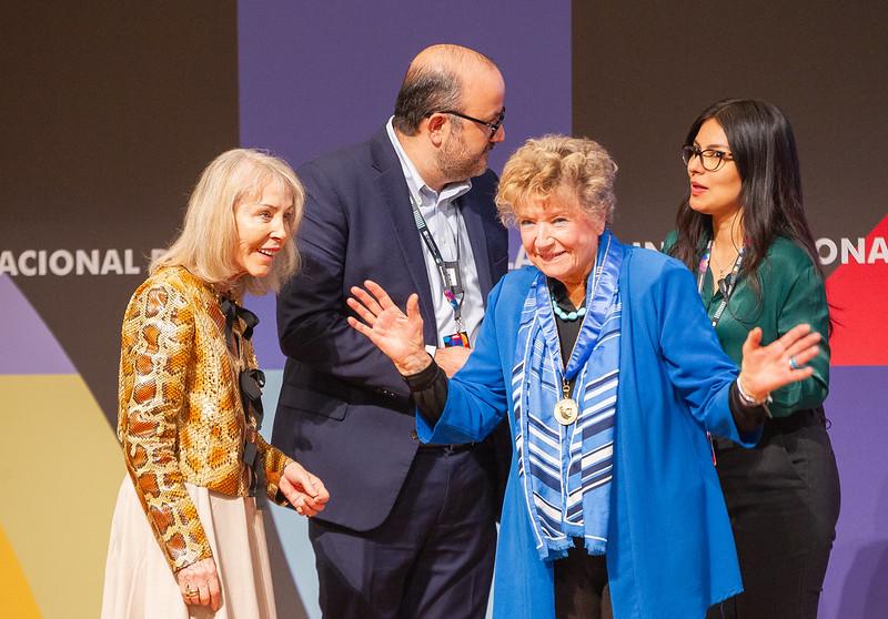 $!Apertura del Salón Literario Carlos Fuentes con la participación de Dacia Maraini, Guadalupe Nettel quienes reciben Medalla por la Señora Silvia Lemus.