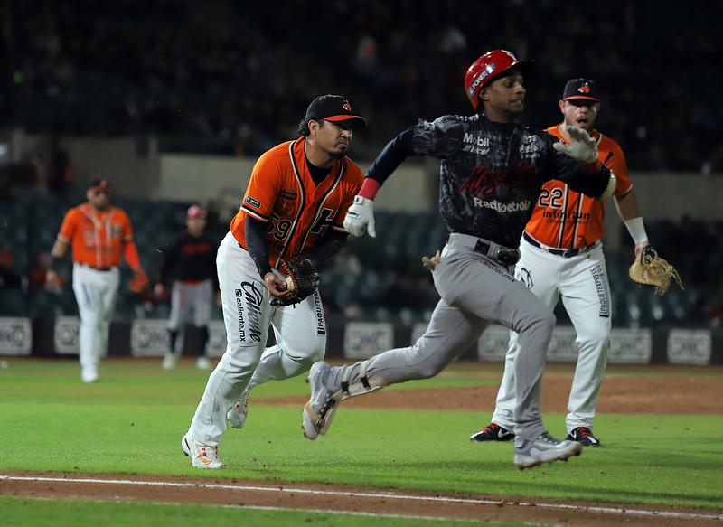 $!Falla el relevo y Venados cae ante Naranjeros en arranque de playoffs