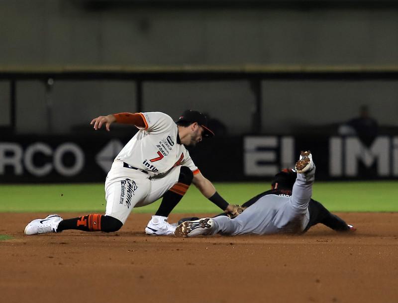 $!Con gran regreso Naranjeros amarra la serie ante Águilas