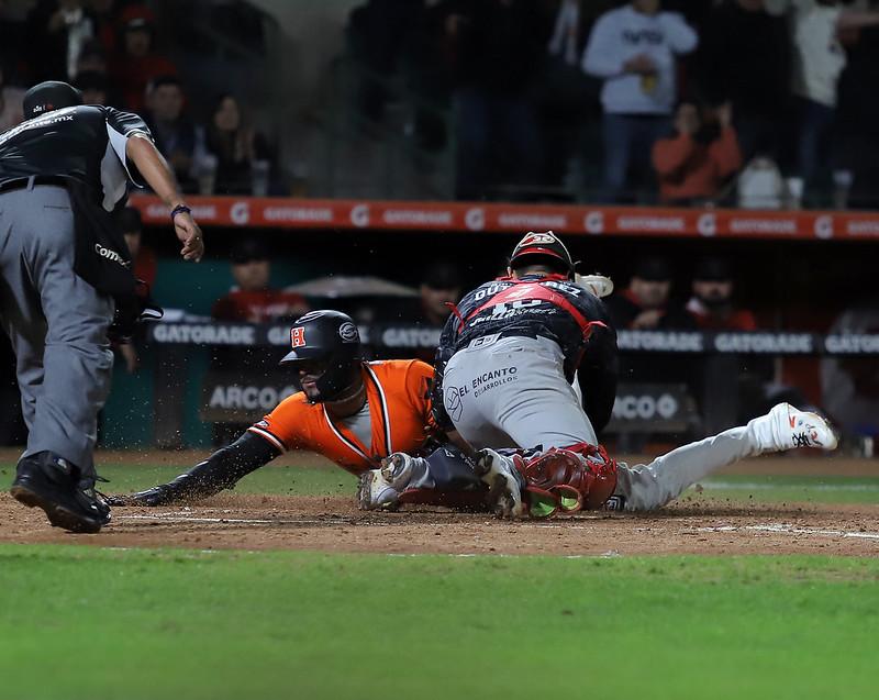 $!Falla el relevo y Venados cae ante Naranjeros en arranque de playoffs