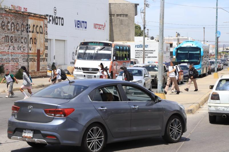 $!Frente a la Secundaria General 6, y la curva de Avenida Santa Rosa, es una zona vial sin ley