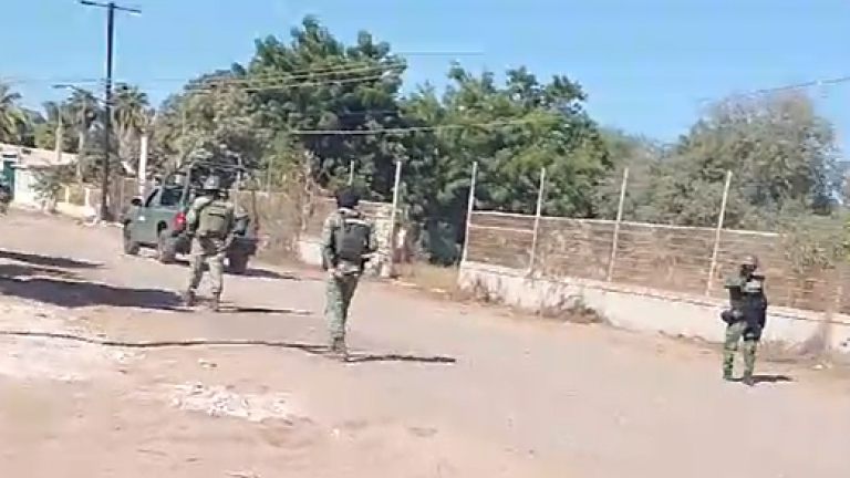 Los reportes señalan que al momento la ruta se tiene bloqueada debido a la presencia de militares.