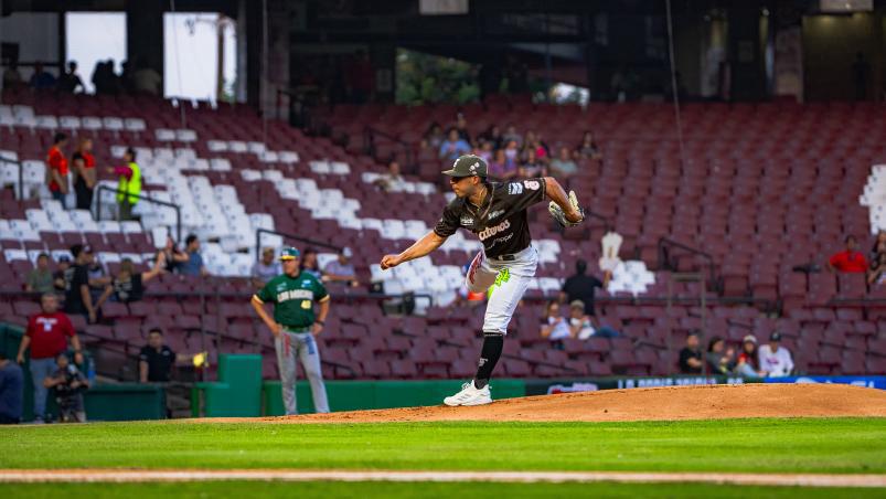 $!Gran salida de Víctor Castañeda guía a Tomateros de Culiacán