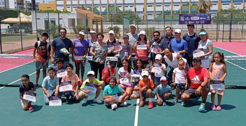 $!Los campeones y finalistas se posan para la fotografía del recuerdo.